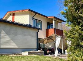 Cozy Holiday Home with Outside Jacuzzi and Sauna, hotel in Espoo