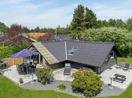 Stunning Home In Rødby With Kitchen