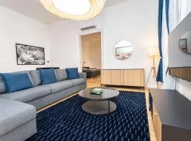 Ghetto Wall - Gozsdu Court Le Chat Noir