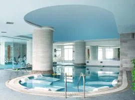 Super Candle Hotel