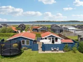 Lovely Home In Mesinge With Wifi
