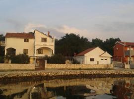 Apartments Ivo, hotel di Veli Rat