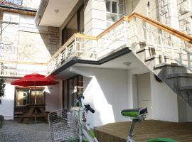 Birdsnest Hostel Hongdae Foreigner only, hotel in Seoul