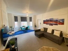 Urban Heights - 2Bed, Sleeps 4, Central Location, Families, Professionals, Contractors