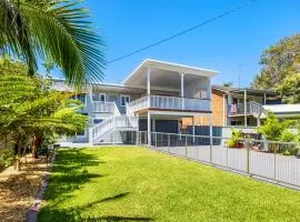 Shoaly House and Shoaly House Cottage - perfect for multiple families & wedding groups