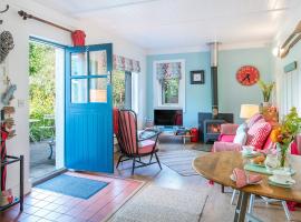 2 Penally Boathouse Mews, Hotel in Cardigan