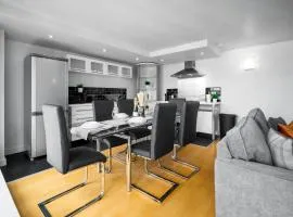 Stylish Two Bedroom Apartment - Birmingham City Centre - Central - Secure Parking - Excellent Location - 116Q