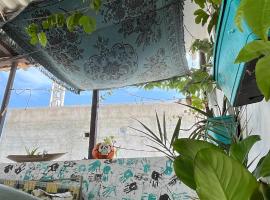 Tropicali ⁿᵉᵃʳ ⁿᵍᵒʳ ᵇᵉᵃᶜʰ ᵃⁿᵈ ⁱˢˡᵃⁿᵈ, habitación en casa particular en Dakar