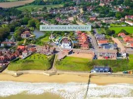 Hot tub & sauna, self catering house for 16 people