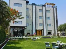 Hotel Three Seasons