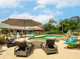 Carinya Cove - swimming pool, pet friendly, fireplace