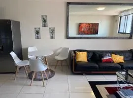 Tranquility Luxury Suite, 77 on Independence Ave