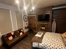 Renovated Studio - Free Parking - Great Location
