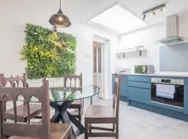 Charming Central Cottage