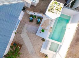 Paje Holiday Home by Liv Zanzibar, central located, khách sạn ở Paje