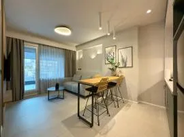 LIV Luxury Mini Penthouse City Center 7B