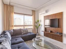 Cozy Suite & Balcony - Beach & Train Station