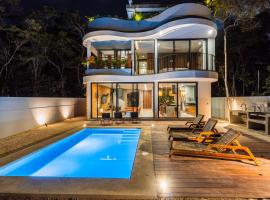 Luxury 4BR Eco Villa 10ppl Outdoor Pizza Oven - Private Pool & Jacuzzi, caba&ntilde;a o casa de campo en Tulum