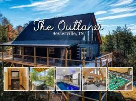 The Outlaw - The Ultimate Cabin with Pool, Hot Tub & Games!