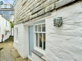 Moll's Yard