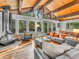 Carnelian Bay Retreat with Deck & Bonus Room