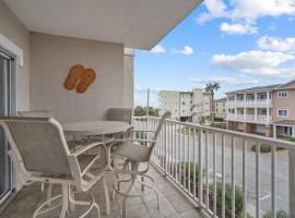 Tybee Turtle Time Condo, hotel con estacionamiento en Tybee Island