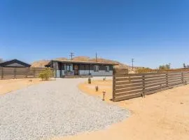 Desert Escape Climbing Wall, Hammocks & Hot Tub15 Min to Joshua Tree Park