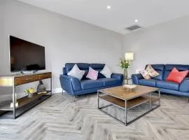 BayView Luxury 3 Bedroom Apartment First Floor