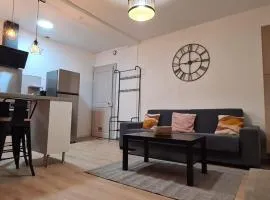 Le Doubs Montjoux Commerces, parkings & local vélos