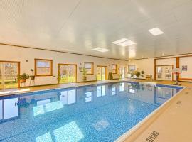8-Acre Bridgman Oasis Pool, Hot Tub and Game Room, hotel in Bridgman