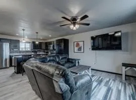 Mini-rushmore Home, High On Hill Over Rapid City!