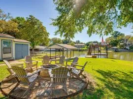 Waterfront Retreat with Hot Tub in Gun Barrel City!