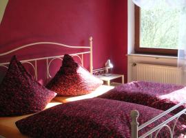 Natur-Aktiv-Hof Thiem, farm stay in Pottenstein