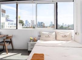 SKY HOTEL Phnom Penh - Rooms & Apartments - FREE Laundry - កម្ពុជាត្រូវការសន្តិភាព, hotel pet friendly a Phnom Penh