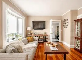 Gem by the water with firepit & all fenced backyard 2 Bedrooms