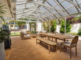 Bayleaf Retreat Family and Pet Friendly Beach Escape, hotel in Aldinga Beach