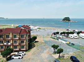 Hakahmpo Haneul Pension, hotel a Taean