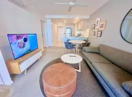 Hamilton Riverside Luxury Apartment w Carpark