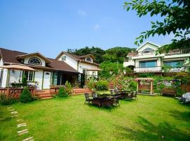 Pension on the Sea Shore in the Bosom Department Byeonsanbando, hotel spa en Buan
