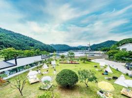 Tongyeong Glam Dog, hotel v destinaci Tchongjong