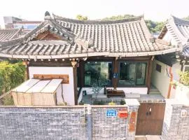 Happiness on Jacuzzi Private Pension
