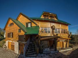 Guesthouse Planinarski dom Neviđen'o, glamping site in Žabljak