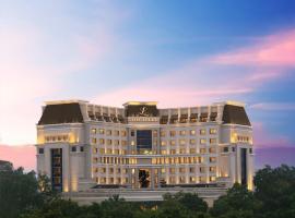 The Leela Hyderabad Banjara Hills, hotel con alberca en Hyderabad