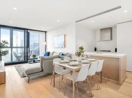 Sky High 3-Bedroom Central Apartment with City Views and Parking