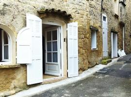 Les studettes du Beffroi, hotel v destinaci Cucuron