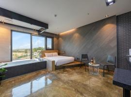 Gangneung Terrain by W Pension, ξενοδοχείο σε Gangneung