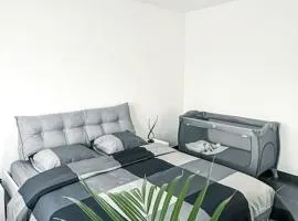 Comfy stay in modern 2-bdr apartment near downtown