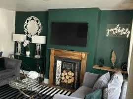 Cosy Corby Getaway