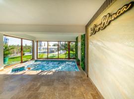 La Casa Blanca, hotel em Vladimirescu