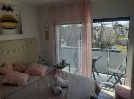 Love Room Charme, hotel i Tremblay-en-France